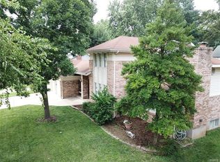 7835 Cardinal Ridge Ct, Saint Louis, MO 63119