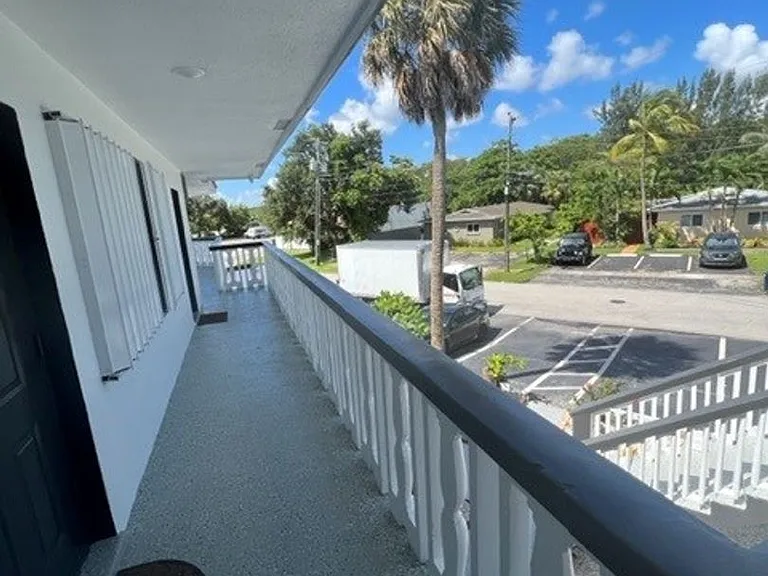 2401 NW 9th Ave — Photo 17