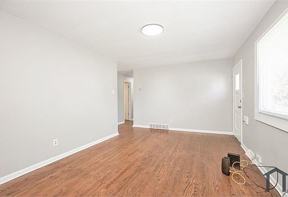 3rd image of 4905 Donovan Dr