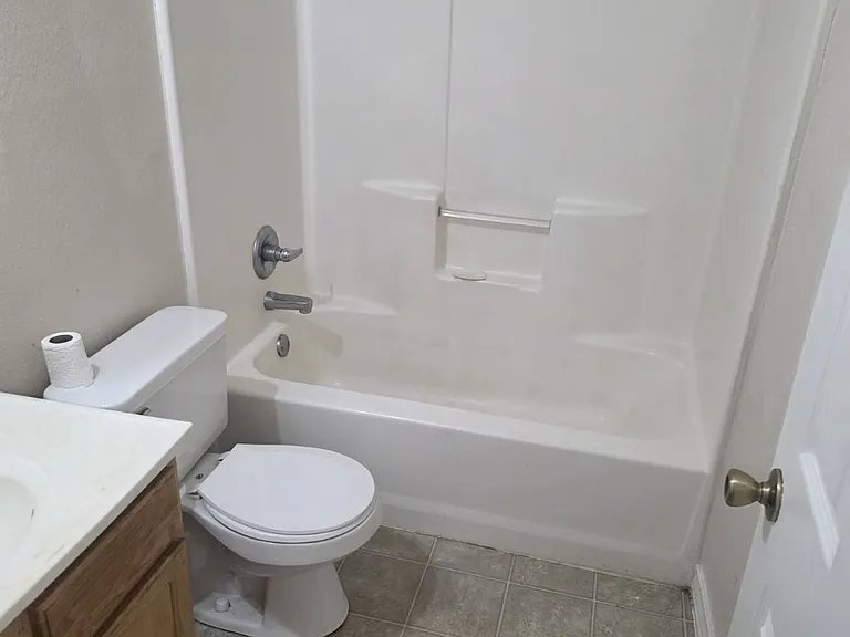 1000 N Brents Ave — Photo 24