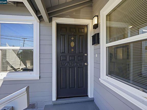 3rd image of 2880 Mount Diablo St