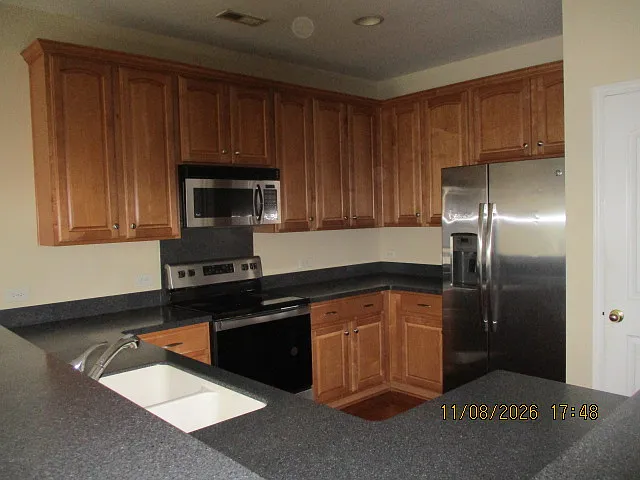 3 bed, 2.5 bath, 1650 sqft, $2,150 — Photo 4