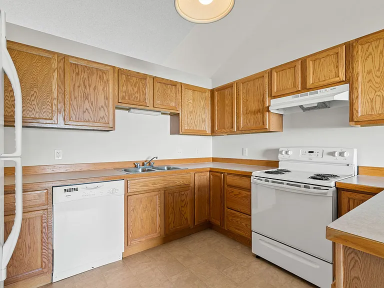 Woodland Creek Townhomes - Saginaw, MI — Photo 3
