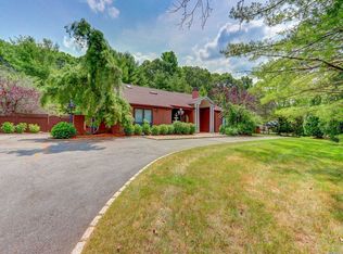 122 Bagatelle Rd, Melville, NY 11747