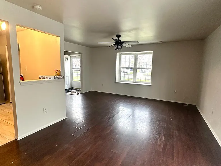 109 Franklin Dr — Photo 3