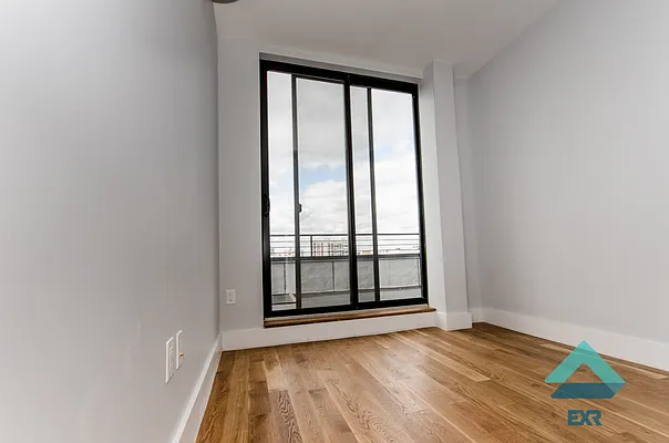 Rented by EXR | media 4