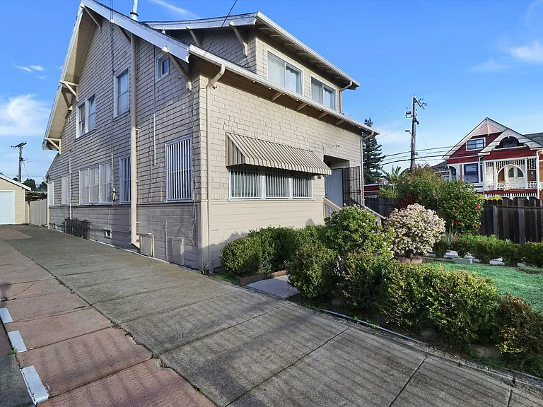 2683 Grande Vista Avenue — Photo 24