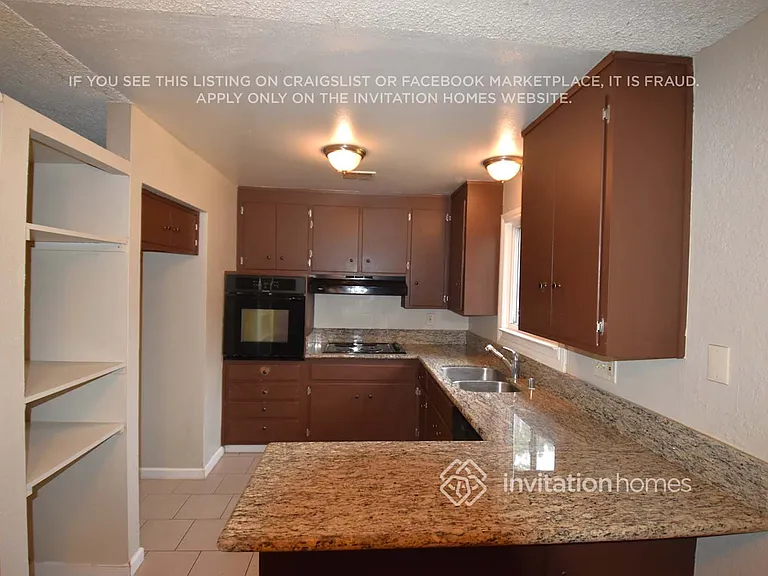 2365 La Loma Dr — Photo 3