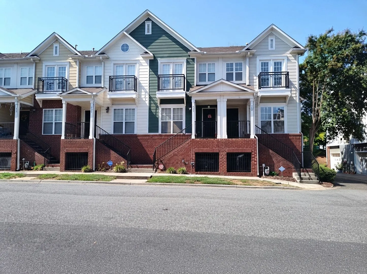 Corner Unit Townhome located in the Village Park Community! — Photo 2