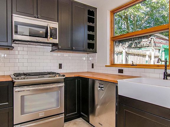 5th image of 4788 Richmond St