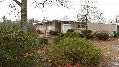 Lg. southwestern style home on 1 1/2 acres