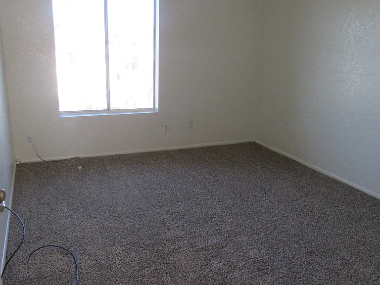 3590 Clearwater Dr — Photo 7