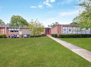 81 S Long Beach Ave, Freeport, NY 11520