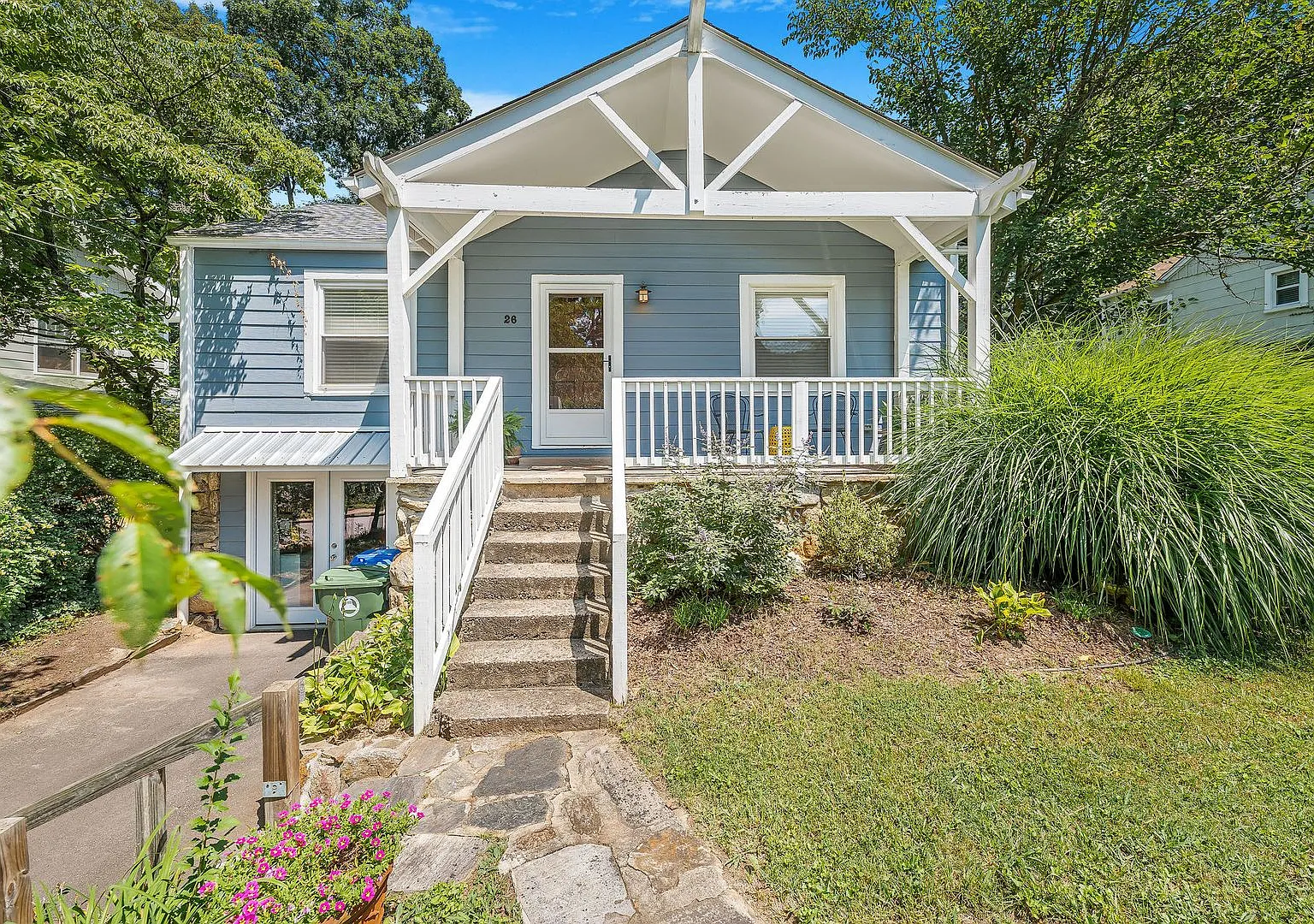 Kenilworth - Updated Older Home with tons of Character — Photo 1
