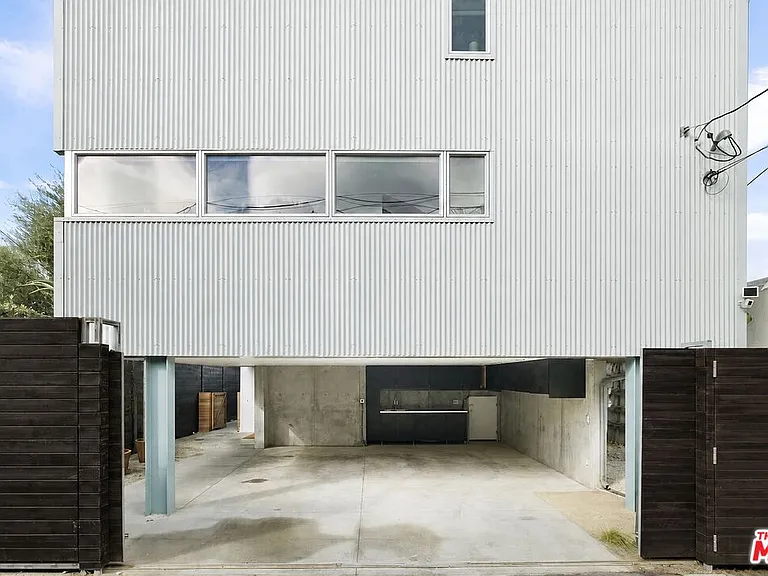 724 Superba Ave — Photo 26