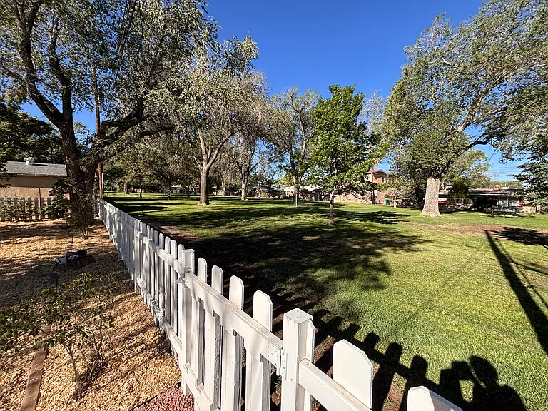 801 Solano Dr NE — Photo 35