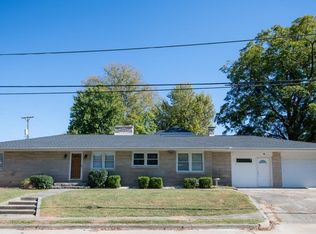 2 E Henry St, Freelandville, IN 47535