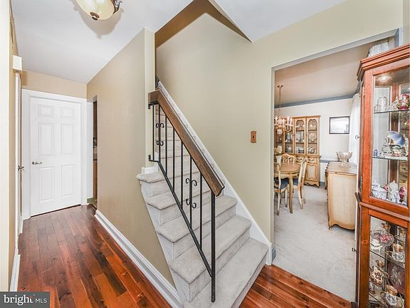 3rd image of 239 Parkview Way