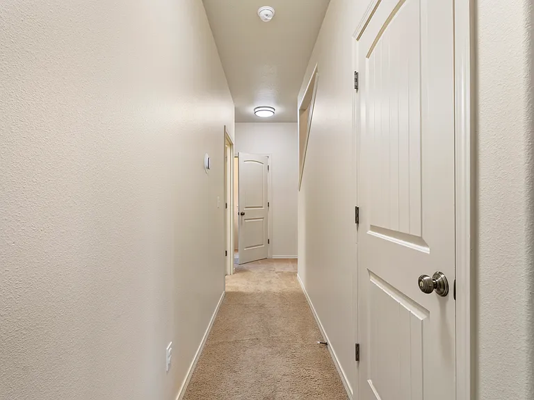 676 SE Gleneden Pl — Photo 11