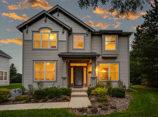 1501 N Oakmont Dr, Vernon Hills, IL 60061