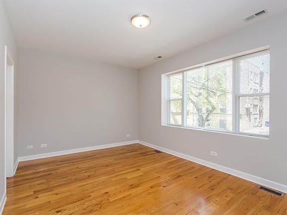 5th image of 2303 W Granville Ave #1