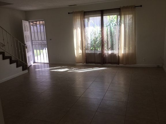 Spacious Livingroom