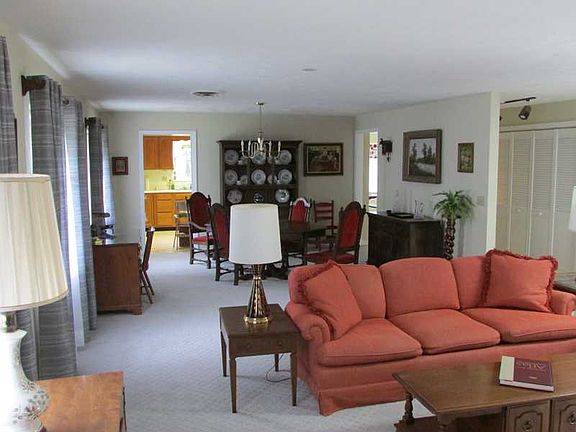3rd image of 616 Honeysuckle Ln