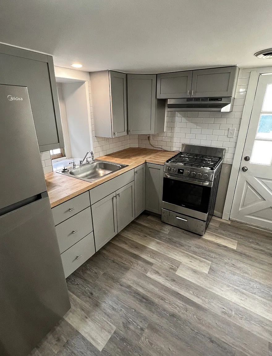 1 bed, 450 sqft, $890 — Photo 2