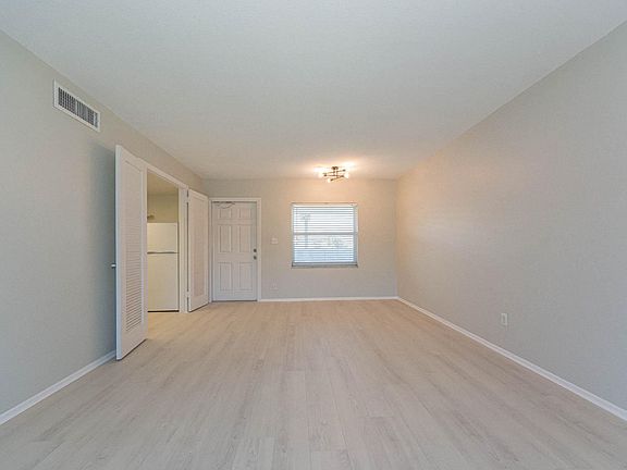 5th image of 537 Royal Palm Blvd #2