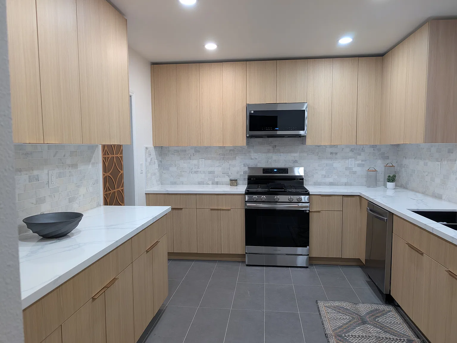 1239 S Tremaine Ave — Photo 3