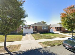24208 132nd Ave, Rosedale, NY 11422