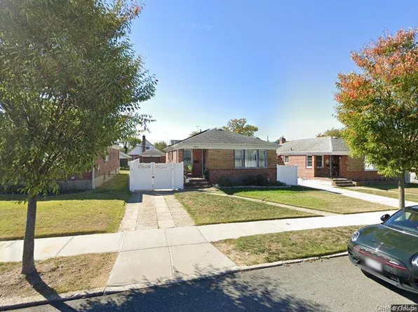 24208 132nd Ave, Rosedale, NY 11422
