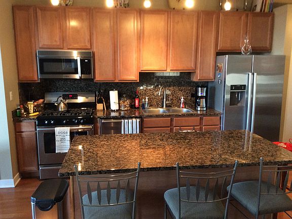 5th image of 833 W 15th Pl Unit 301