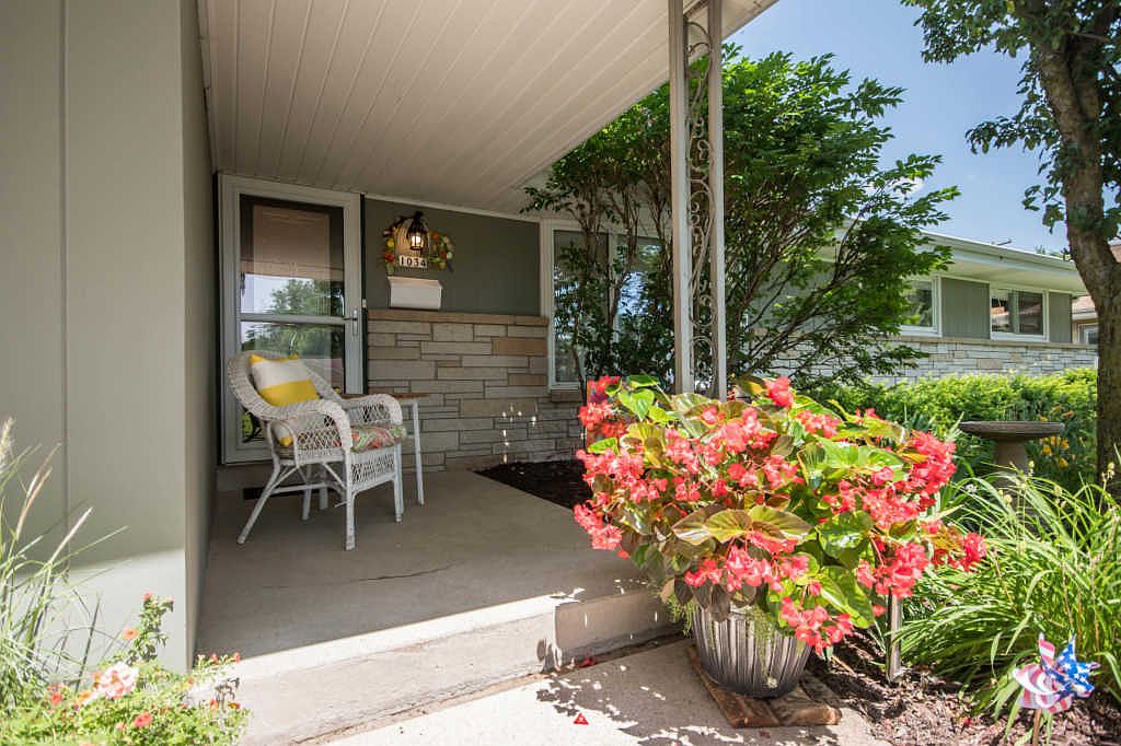 1034 E Roberta Ave, Waukesha, WI 53186 Zillow