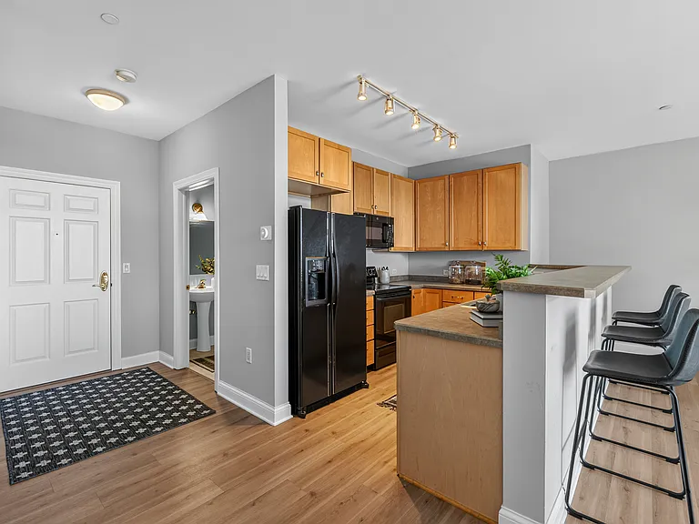 1920 N Farwell Ave #403 — Photo 13