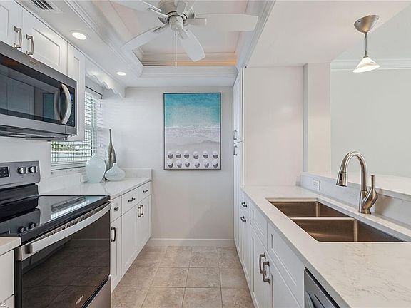 5th image of 300 Park Shore DR #1G