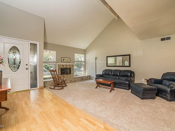 5th image of 2309 E Graceland St