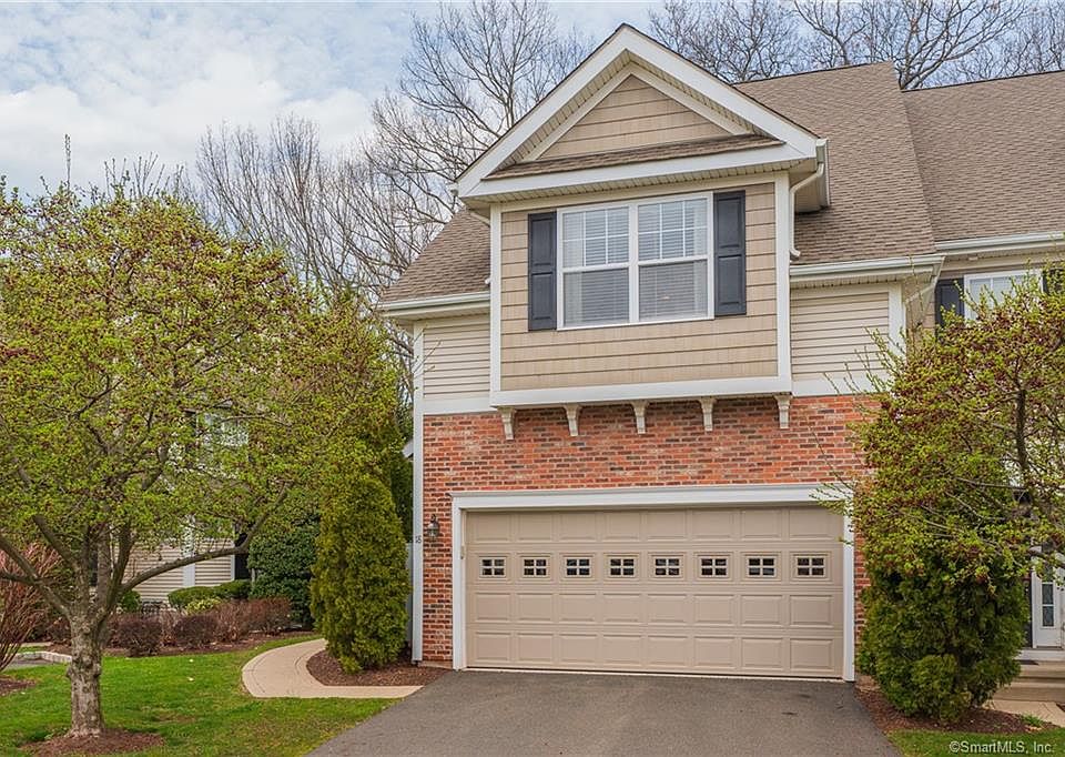1st image of 18 Schoolhouse Dr