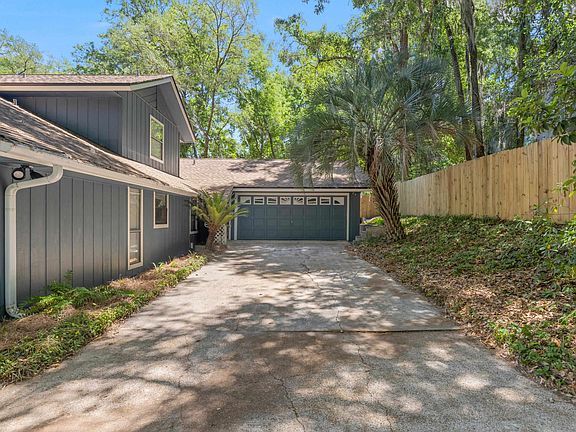 3rd image of 4117 Alpine Way
