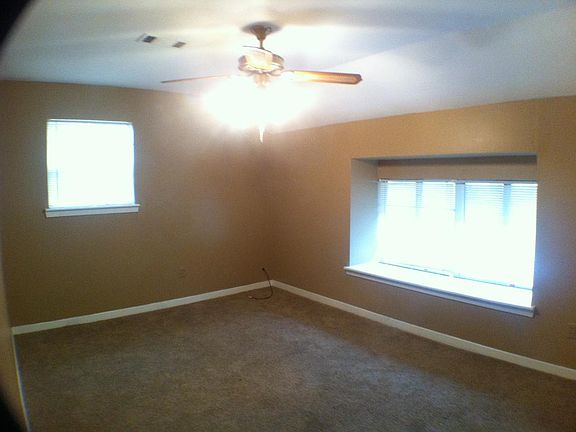 5th image of 702 Rosewood Dr