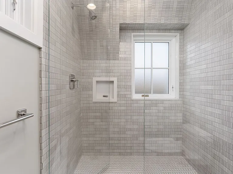 1215 E Balboa Blvd — Photo 18