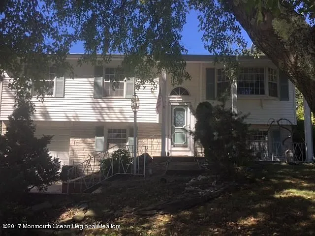 136 Susan Dr photo 1