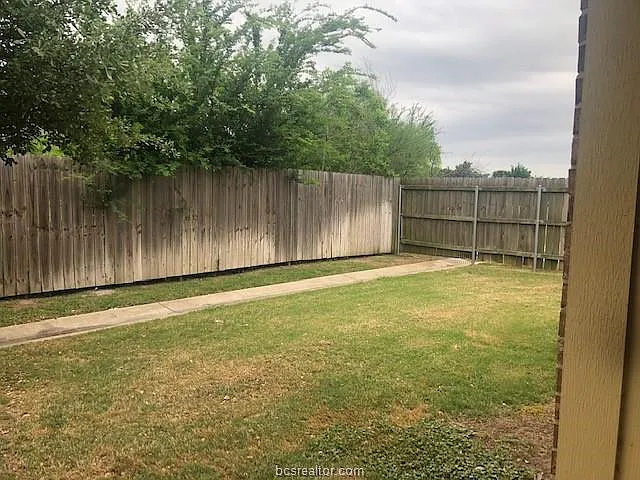 3 bed, 1261 sqft, $1,900 — Photo 2