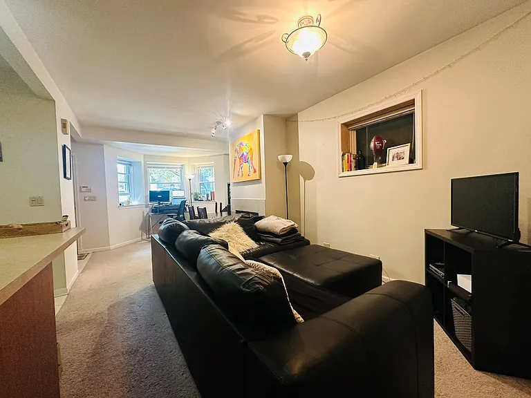 1252 W Nelson St #G — Photo 3