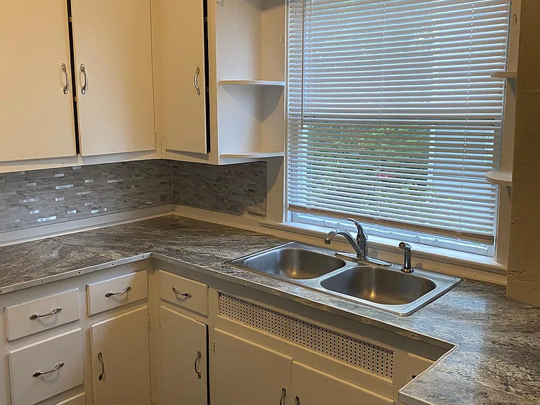 725 N Saint Louis Blvd — Photo 6