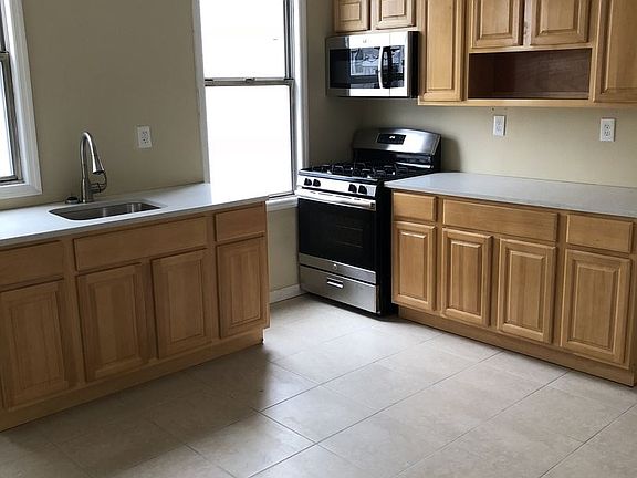 2nd image of 37-39 Tillinghast St #2