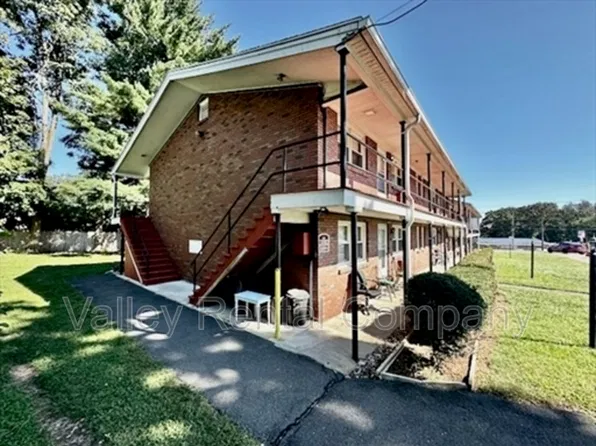 21 Dwight St, Agawam, MA