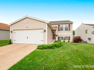 3753 Creek Way Dr SE, Kentwood, MI 49512