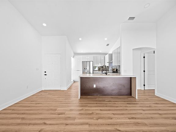 3rd image of 1221 Sussex Street