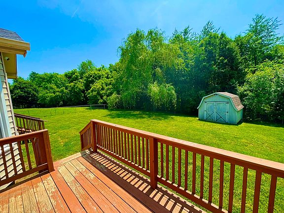 2nd image of 816 Iris Ln